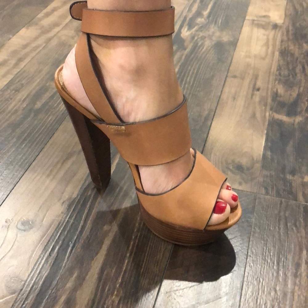 Steve Madden tan leather heels